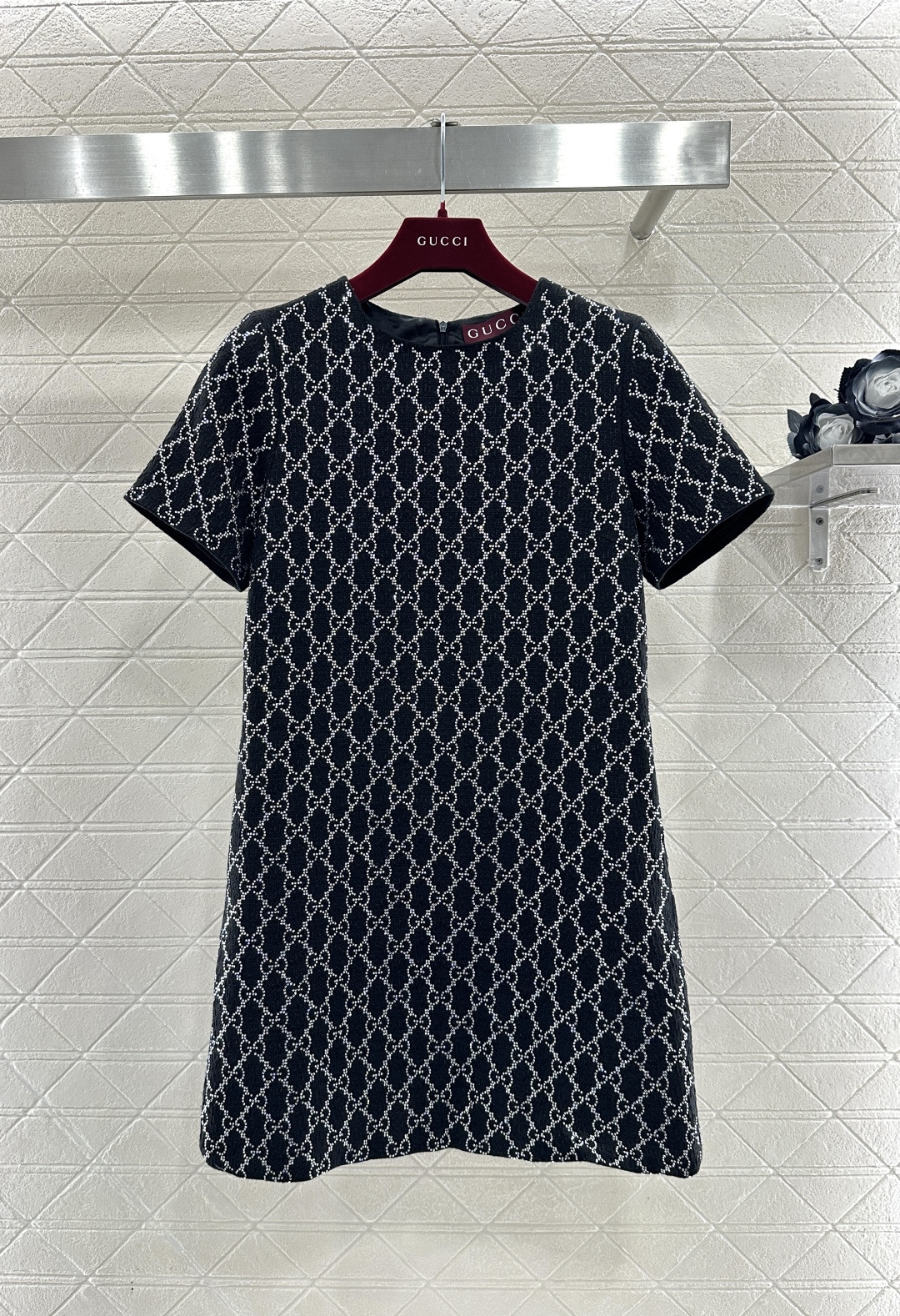 ♥Gucc*♥2026新品上架 烫钻短袖连衣裙定制YB进口材质，通体烫钻立体菱格分布，圆领短袖连衣裙，质