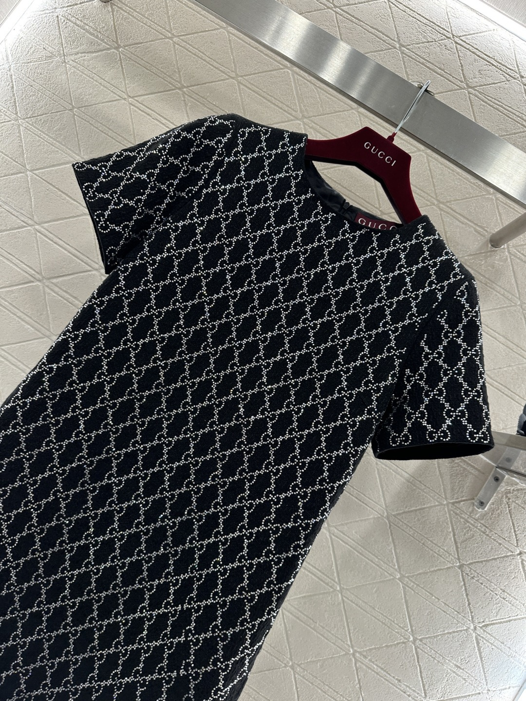 ♥Gucc*♥2026新品上架 烫钻短袖连衣裙定制YB进口材质，通体烫钻立体菱格分布，圆领短袖连衣裙，质