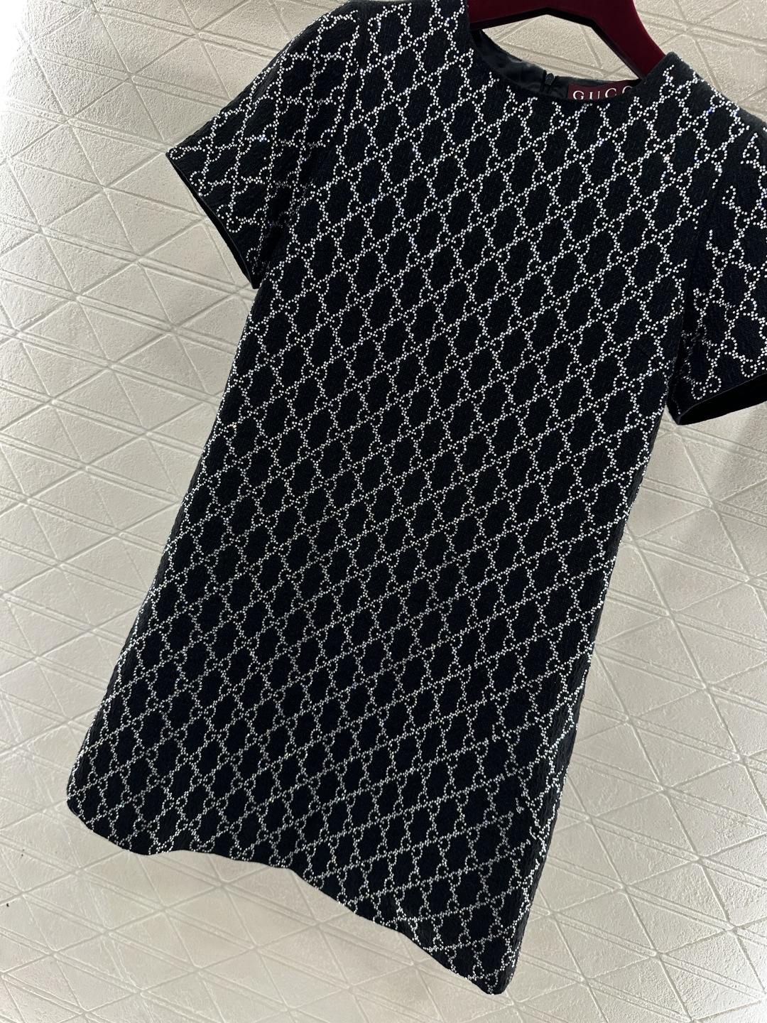 ♥Gucc*♥2026新品上架 烫钻短袖连衣裙定制YB进口材质，通体烫钻立体菱格分布，圆领短袖连衣裙，质