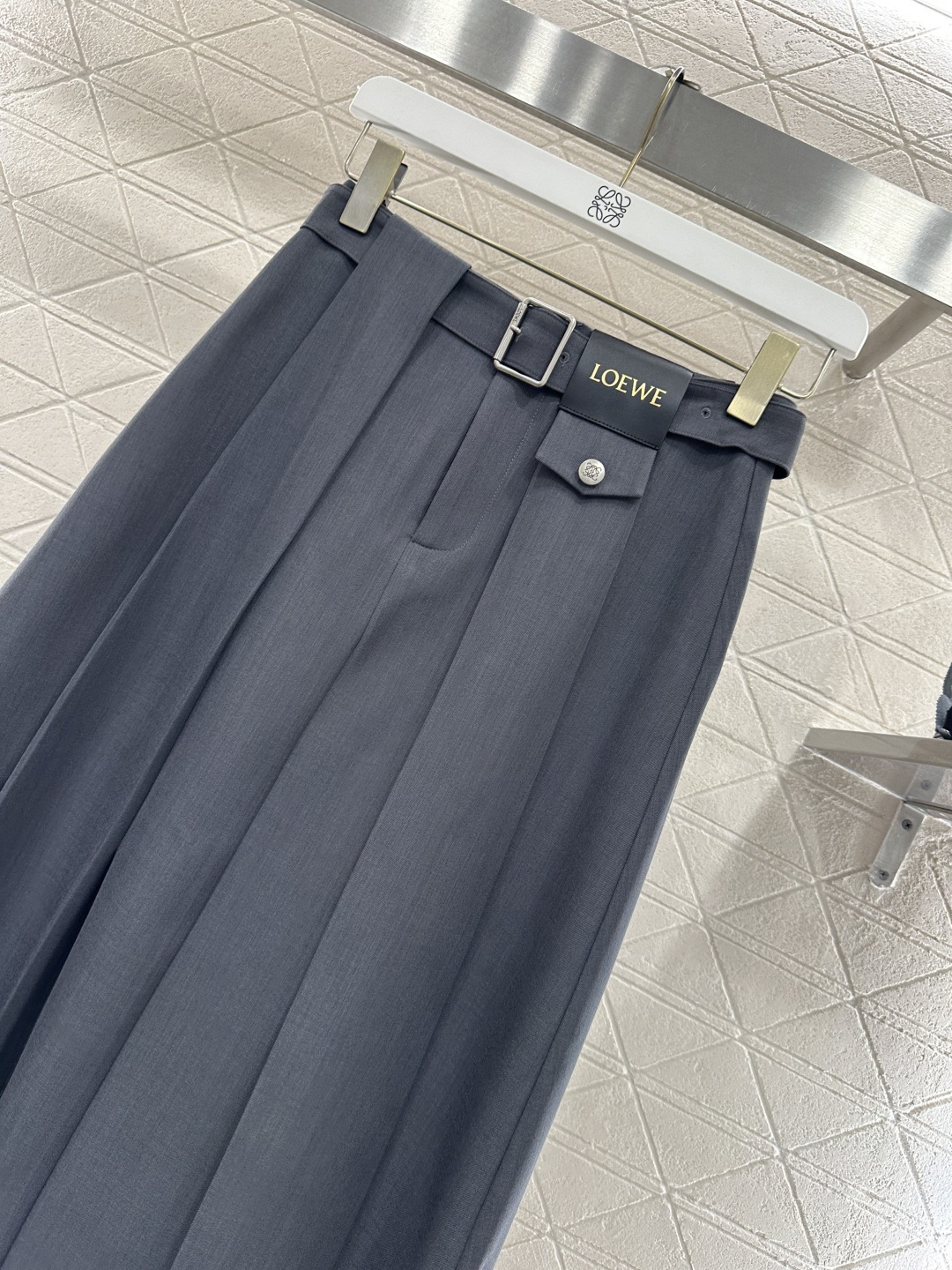 ♥Loew*♥2026新品上架 腰带中长款伞状半裙定制YB进口人棉材质，穿搭舒适透气，挺括有型，腰间穿孔