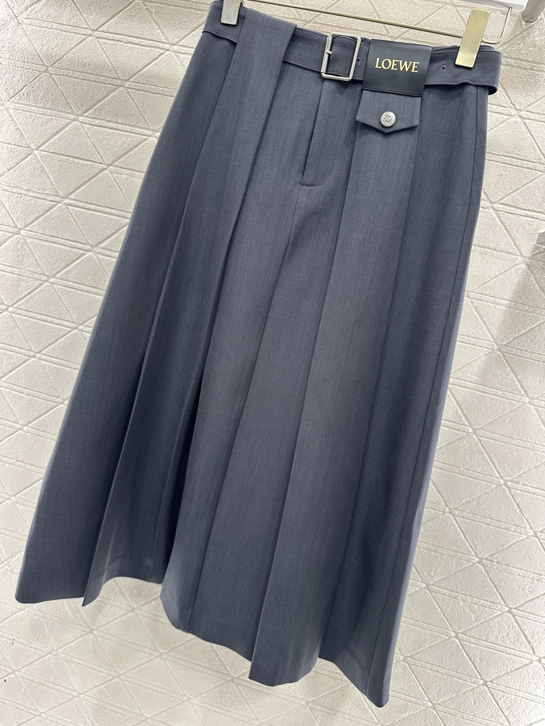 ♥Loew*♥2026新品上架 腰带中长款伞状半裙定制YB进口人棉材质，穿搭舒适透气，挺括有型，腰间穿孔