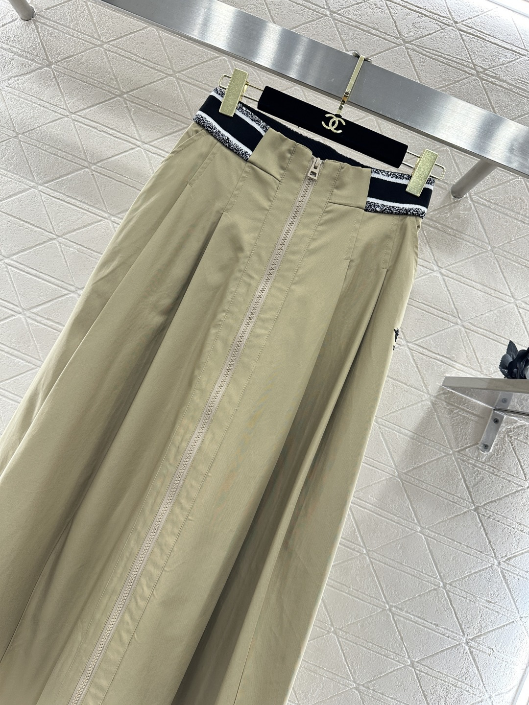 ♥Dio*♥2026新品上架 织带工装伞状半裙定制YB斜纹全棉材质，质感光泽，透气舒适，高腰拉链伞状半裙