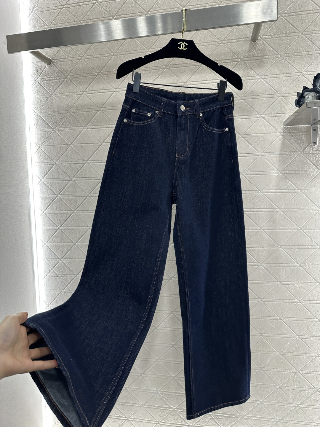 ♥Loew*♥2026新品上架 高腰水洗纹直筒长裤定制YB斜纹棉牛仔材质，多重水洗，呈现出挺括质感，这款