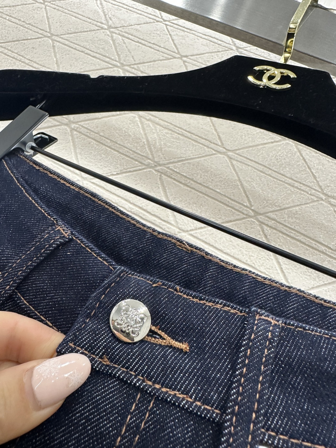 ♥Loew*♥2026新品上架 高腰水洗纹直筒长裤定制YB斜纹棉牛仔材质，多重水洗，呈现出挺括质感，这款