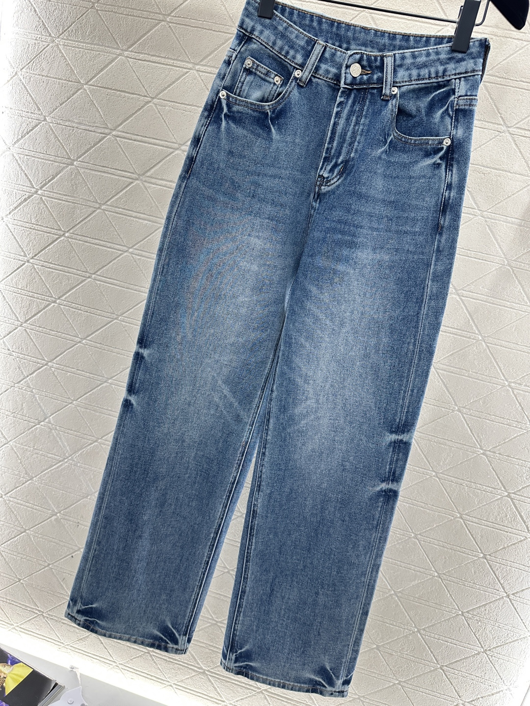 ♥Loew*♥2026新品上架 高腰水洗纹直筒长裤定制YB斜纹棉牛仔材质，多重水洗，呈现出挺括质感，这款