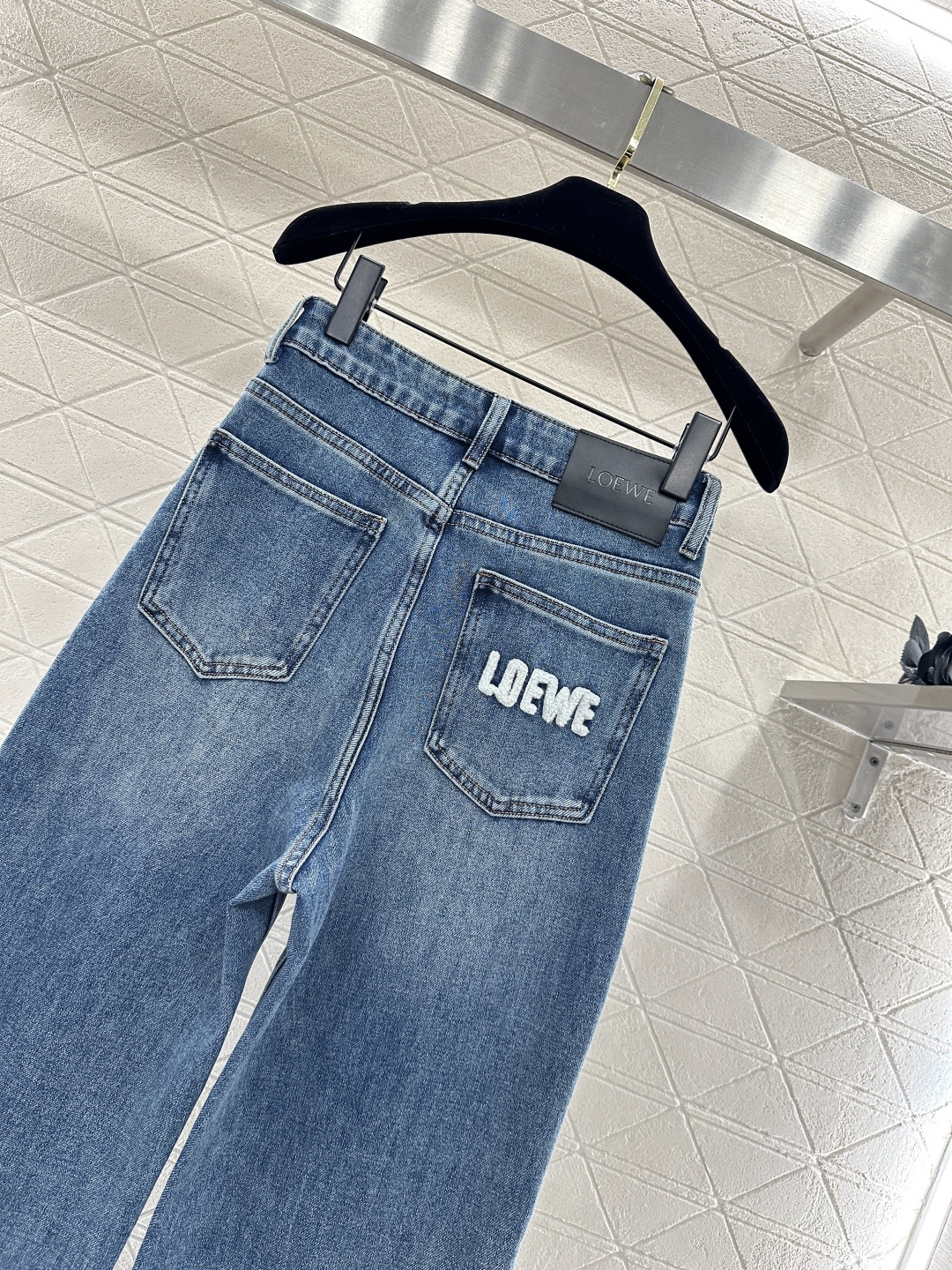 ♥Loew*♥2026新品上架 高腰水洗纹直筒长裤定制YB斜纹棉牛仔材质，多重水洗，呈现出挺括质感，这款