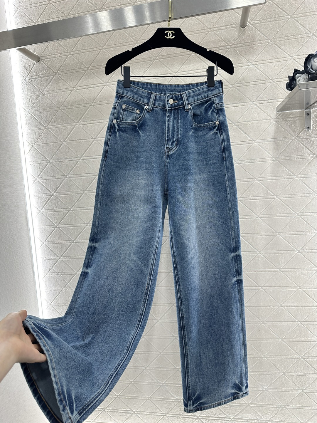 ♥Loew*♥2026新品上架 高腰水洗纹直筒长裤定制YB斜纹棉牛仔材质，多重水洗，呈现出挺括质感，这款