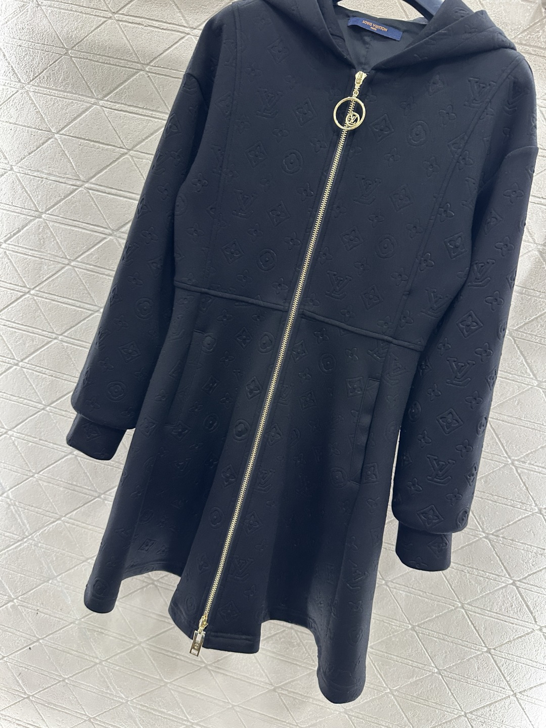 ♥Louis vuitto*♥2026新品上架 压花连帽拉链卫衣裙定制YB进口材质，舒适软糯，穿搭洋气，