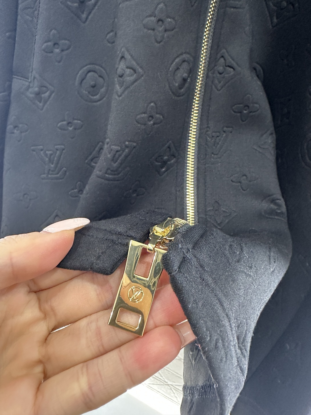 ♥Louis vuitto*♥2026新品上架 压花连帽拉链卫衣裙定制YB进口材质，舒适软糯，穿搭洋气，