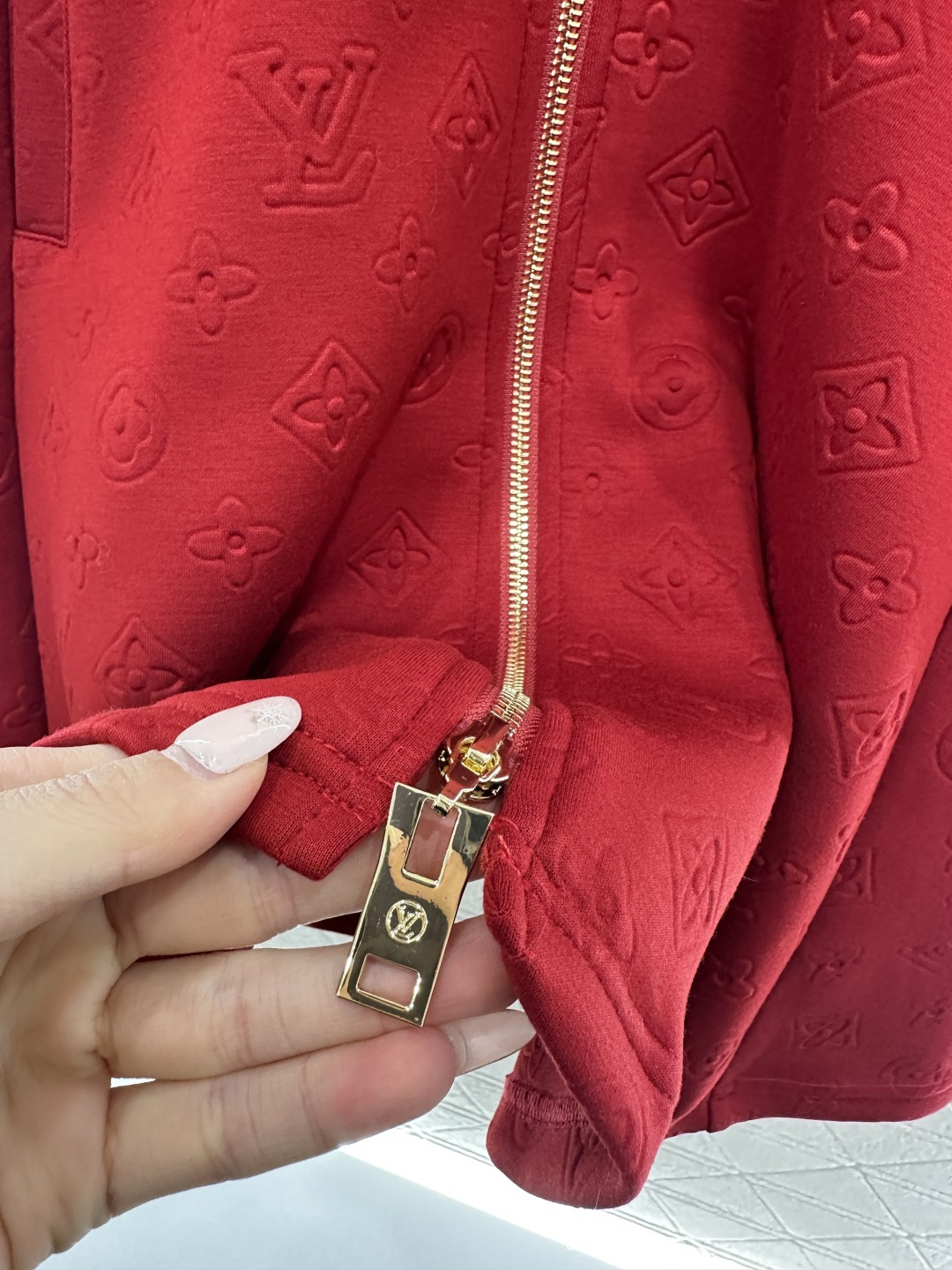 ♥Louis vuitto*♥2026新品上架 压花连帽拉链卫衣裙定制YB进口材质，舒适软糯，穿搭洋气，