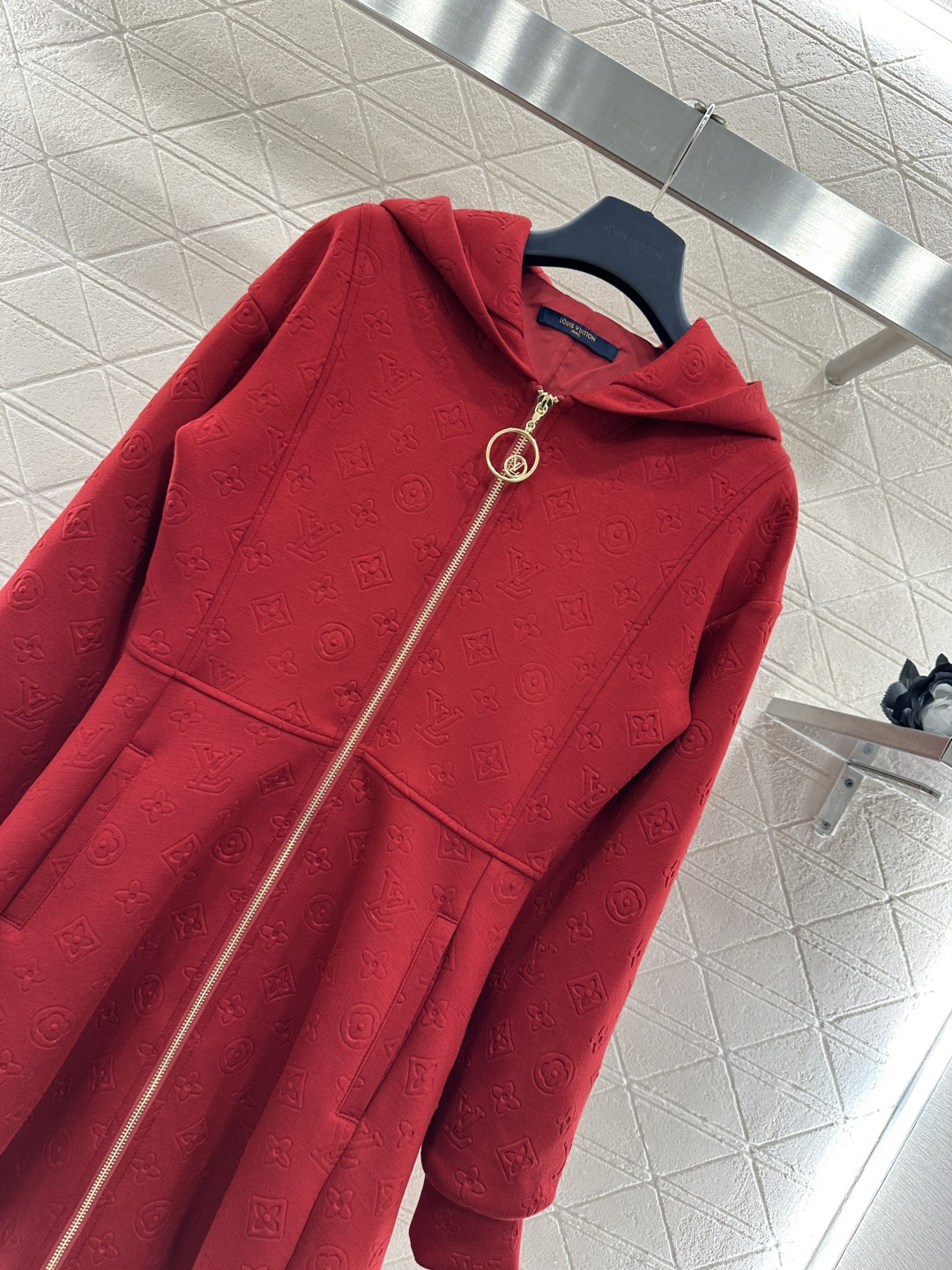 ♥Louis vuitto*♥2026新品上架 压花连帽拉链卫衣裙定制YB进口材质，舒适软糯，穿搭洋气，
