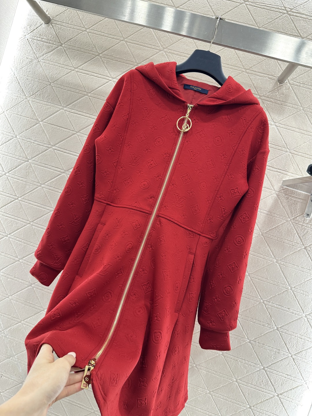 ♥Louis vuitto*♥2026新品上架 压花连帽拉链卫衣裙定制YB进口材质，舒适软糯，穿搭洋气，