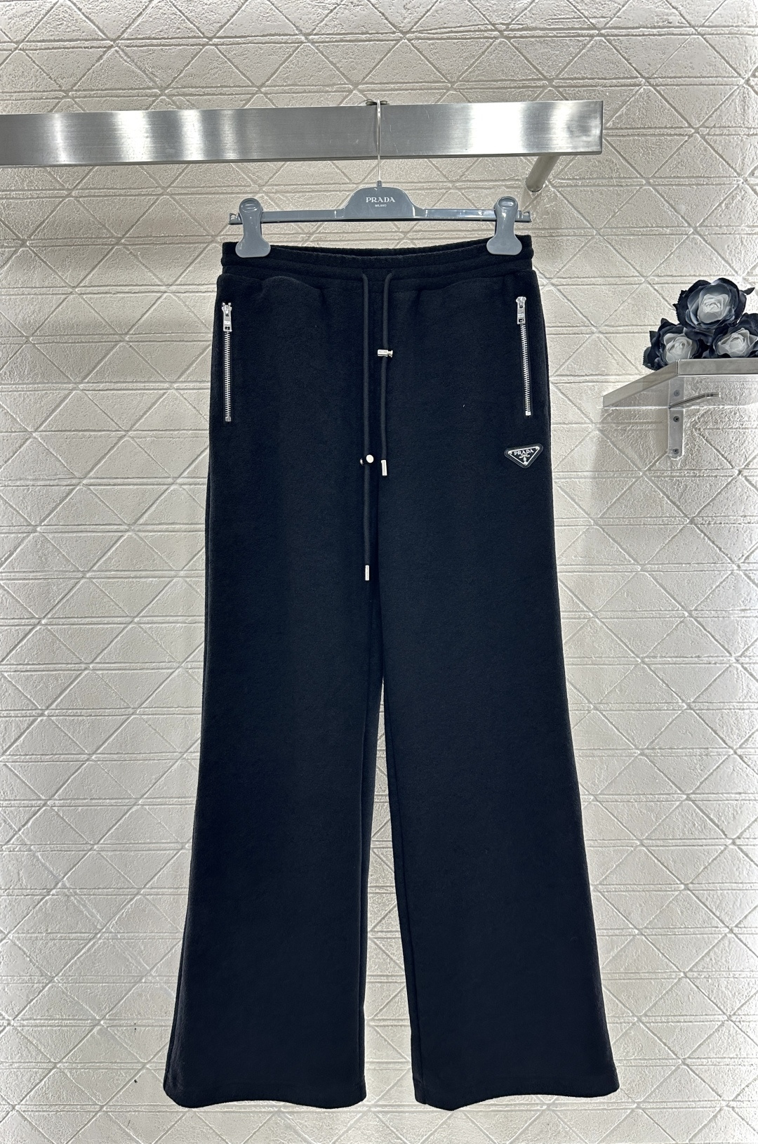 ♥Prad*♥2026新品上架 连帽抽绳外套长裤套装定制YB进口毛呢材质，肌理明显，穿搭舒适，连帽抽绳拉