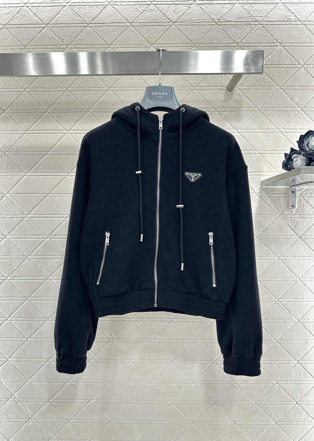 ♥Prad*♥2026新品上架 连帽抽绳外套长裤套装定制YB进口毛呢材质，肌理明显，穿搭舒适，连帽抽绳拉