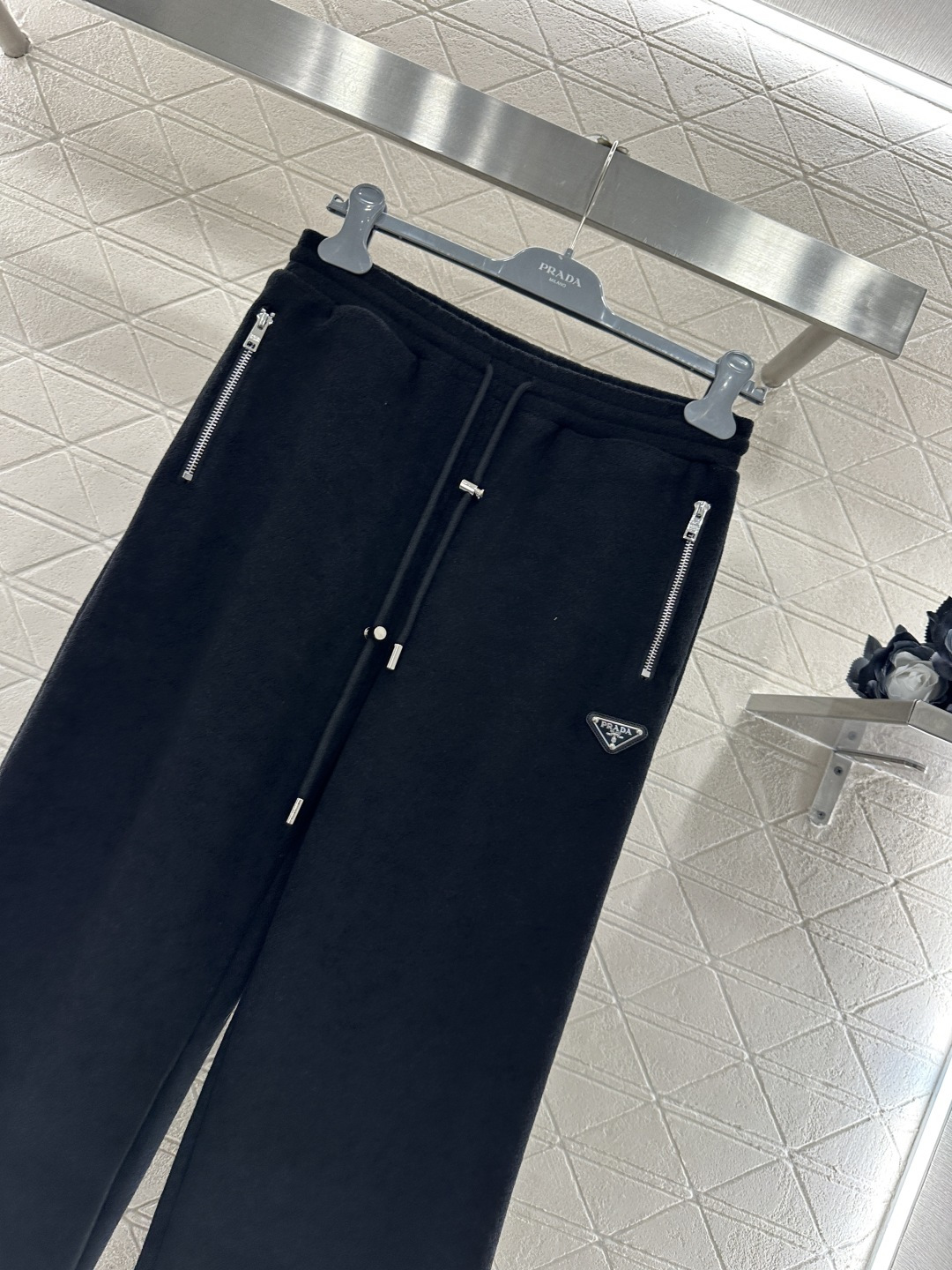 ♥Prad*♥2026新品上架 连帽抽绳外套长裤套装定制YB进口毛呢材质，肌理明显，穿搭舒适，连帽抽绳拉