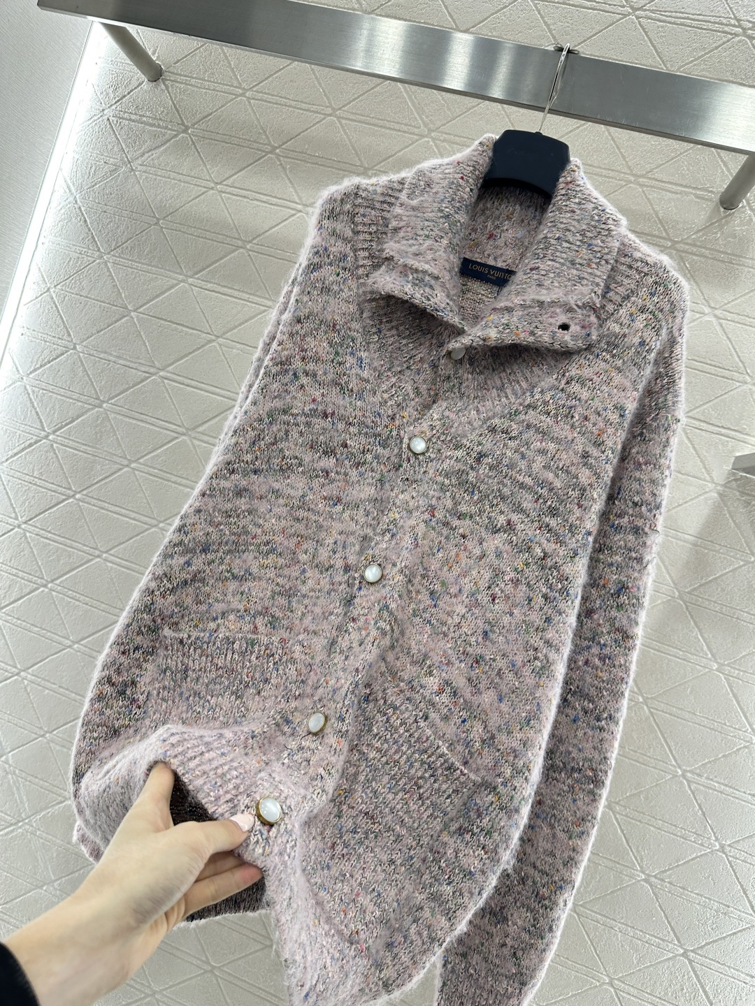 ♥Louis vuitto*♥2026新品上架 彩点廓形针织开衫外套定制YB棉毛纱线织造，质感高级，穿搭