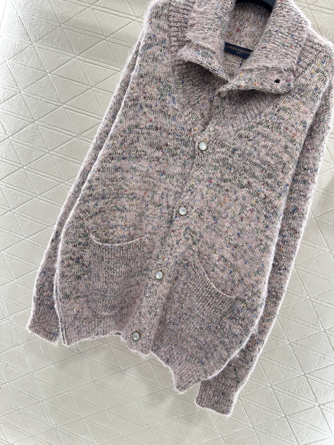 ♥Louis vuitto*♥2026新品上架 彩点廓形针织开衫外套定制YB棉毛纱线织造，质感高级，穿搭
