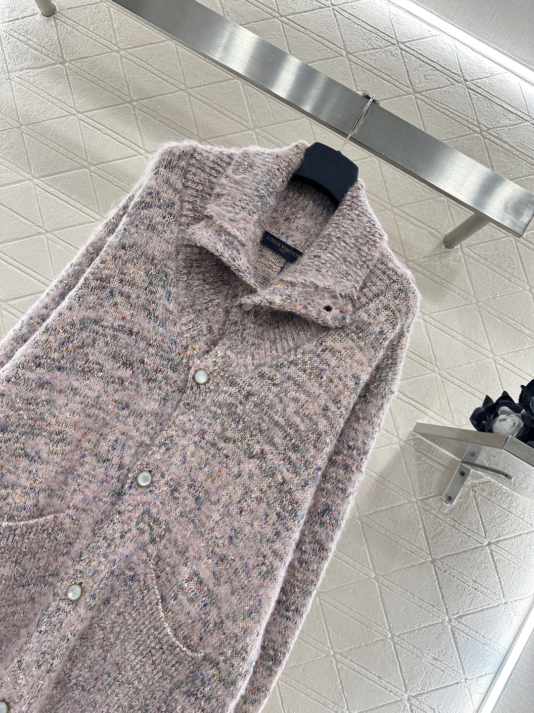 ♥Louis vuitto*♥2026新品上架 彩点廓形针织开衫外套定制YB棉毛纱线织造，质感高级，穿搭