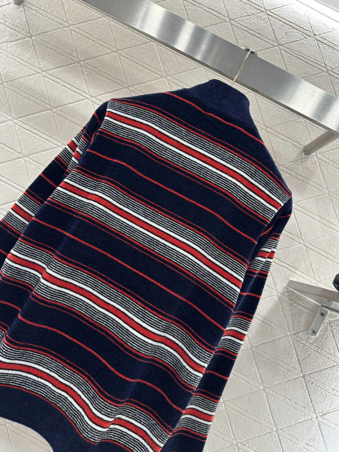 ♥Miumi*♥2026新品上架 针织条纹立领长袖定制YB进口纱线织造，软糯质地，舒适亲肤，立领拉链半开