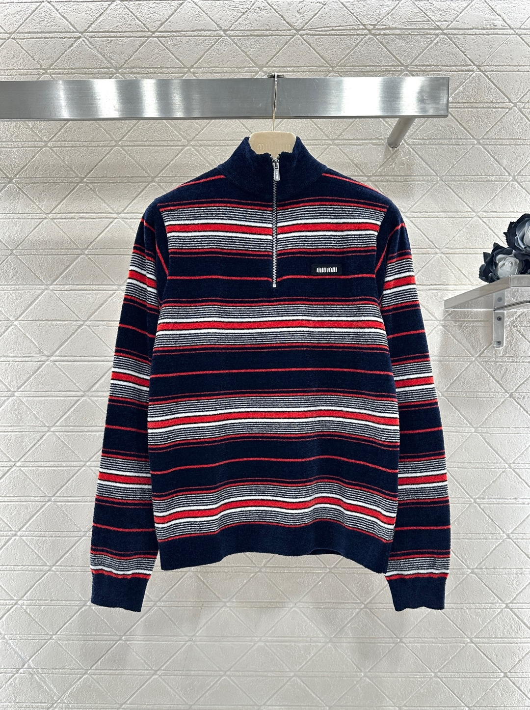 ♥Miumi*♥2026新品上架 针织条纹立领长袖定制YB进口纱线织造，软糯质地，舒适亲肤，立领拉链半开