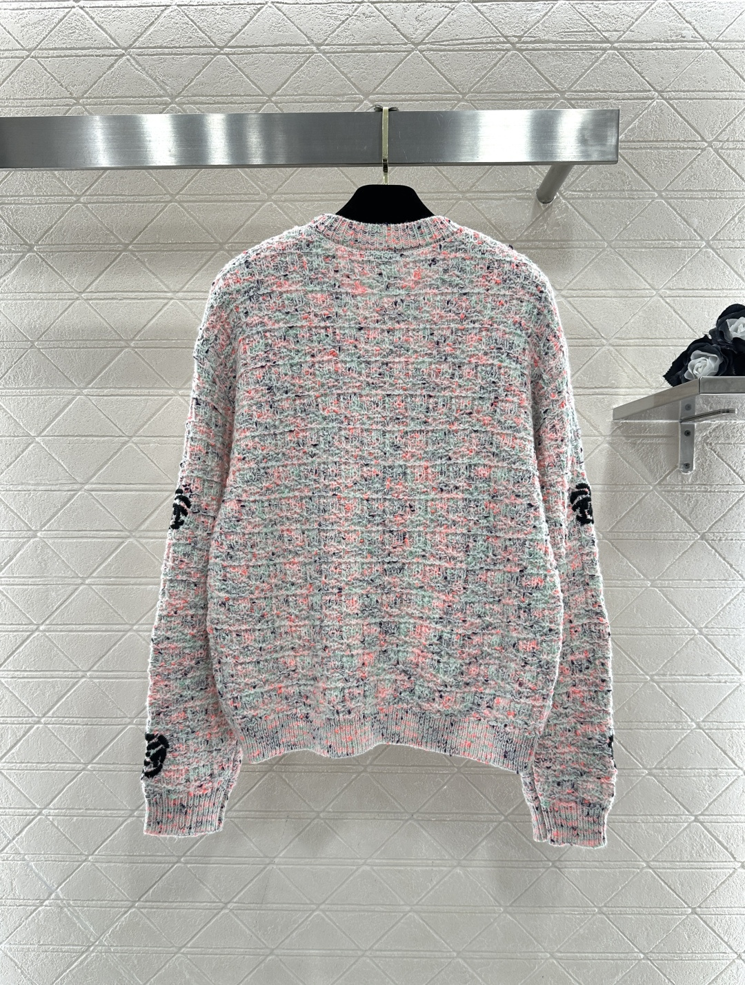 ♥Chane*♥2026新品上架 圆领刺绣徽标针织毛衣定制YB羊毛纱线织造，穿搭舒适，质感十足，圆领针织