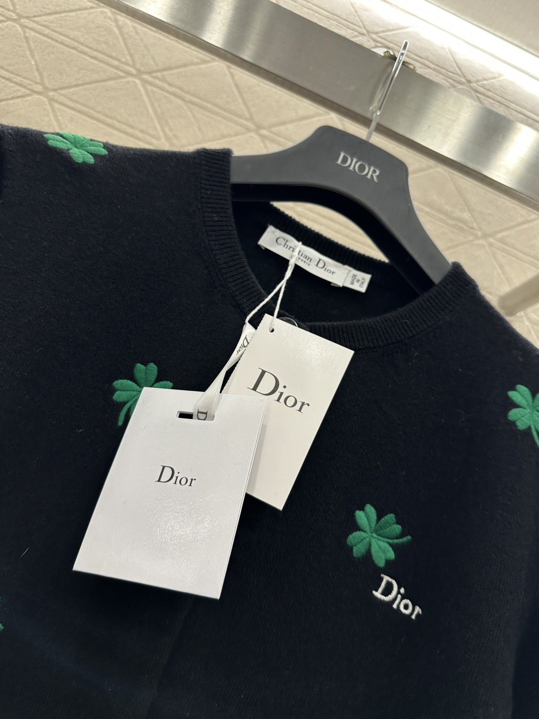 ♥Dio*♥2026新品上架 刺绣幸运草针织开衫定制YB羊毛纱线材质，超密度处理，质感软糯，弹力舒适，完