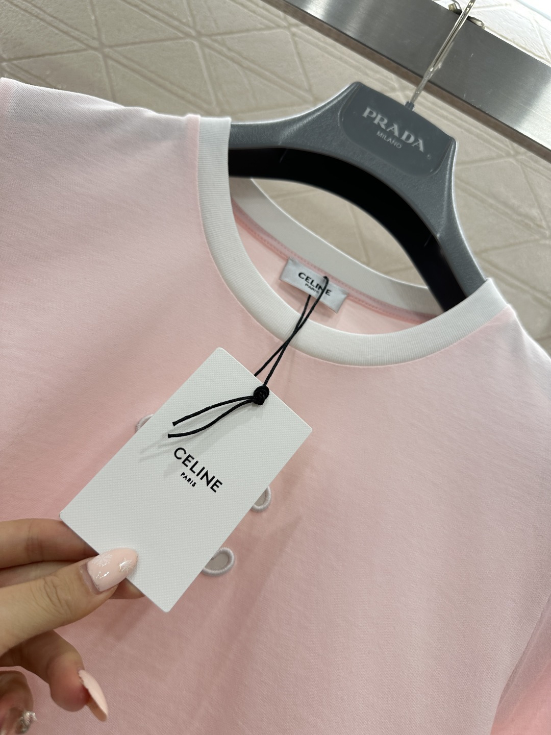 ♥Celin*♥2026新品上架 短款撞色圆领凯旋门𝑇𝑒𝑒定制YB丝光全棉材质，柔软亲肤，舒适有型，短款