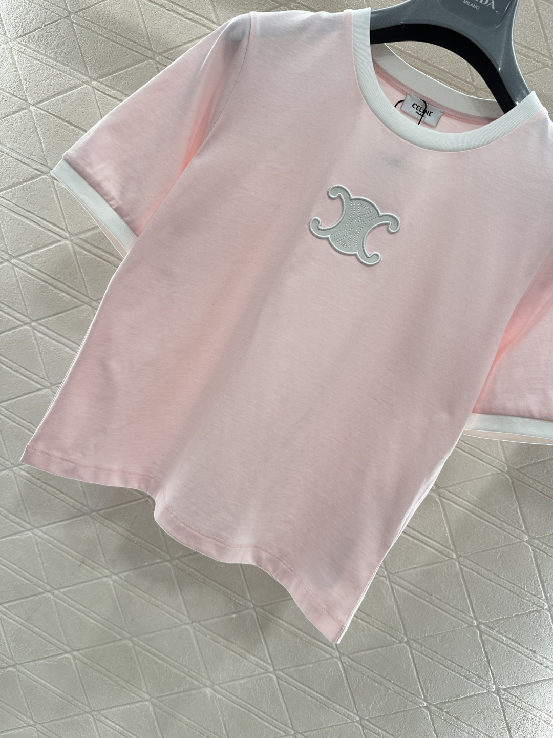 ♥Celin*♥2026新品上架 短款撞色圆领凯旋门𝑇𝑒𝑒定制YB丝光全棉材质，柔软亲肤，舒适有型，短款