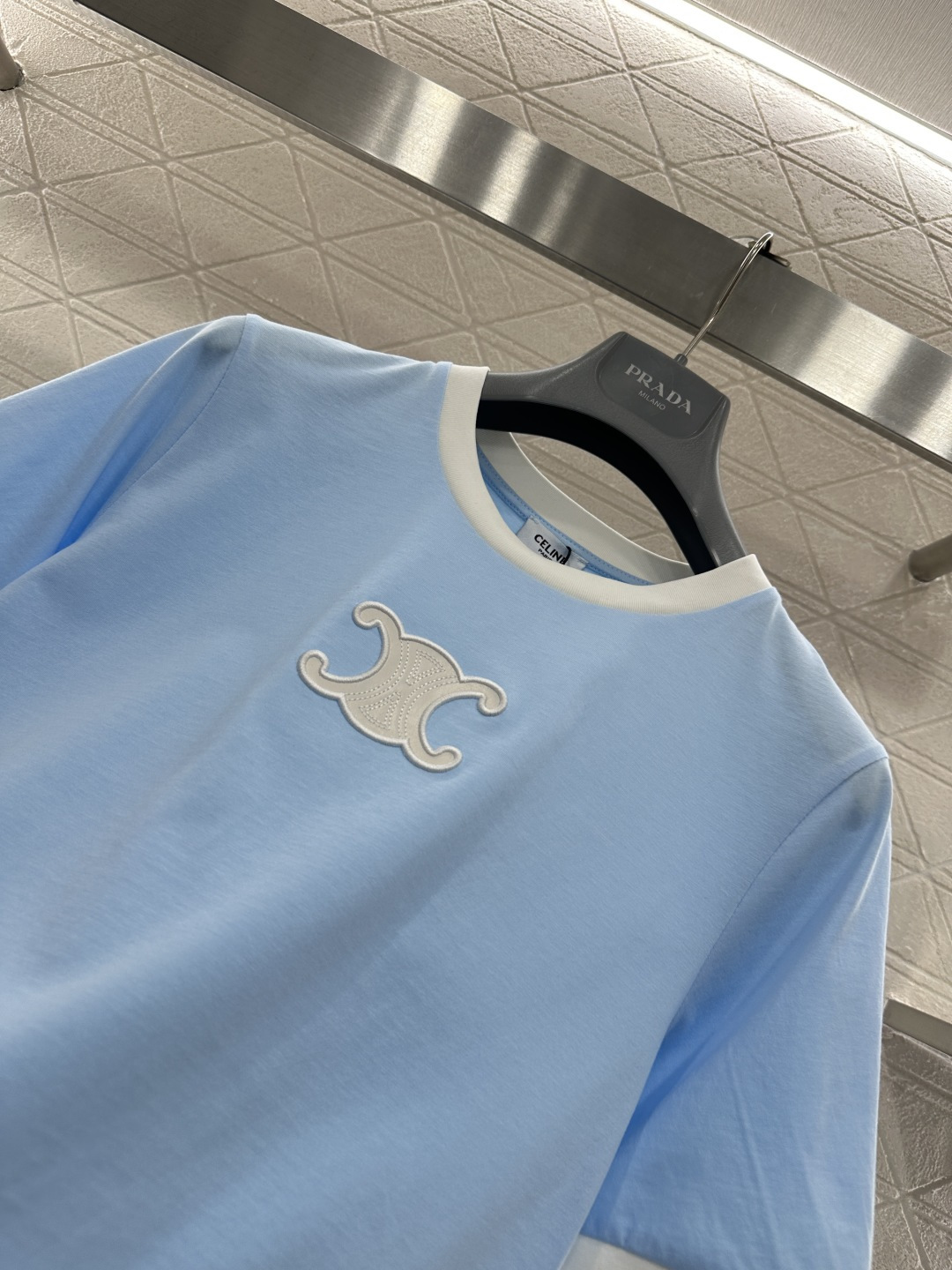 ♥Celin*♥2026新品上架 短款撞色圆领凯旋门𝑇𝑒𝑒定制YB丝光全棉材质，柔软亲肤，舒适有型，短款