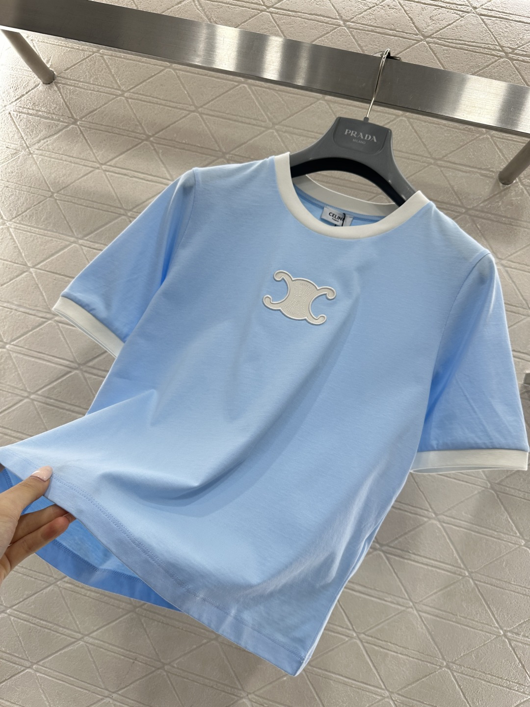 ♥Celin*♥2026新品上架 短款撞色圆领凯旋门𝑇𝑒𝑒定制YB丝光全棉材质，柔软亲肤，舒适有型，短款