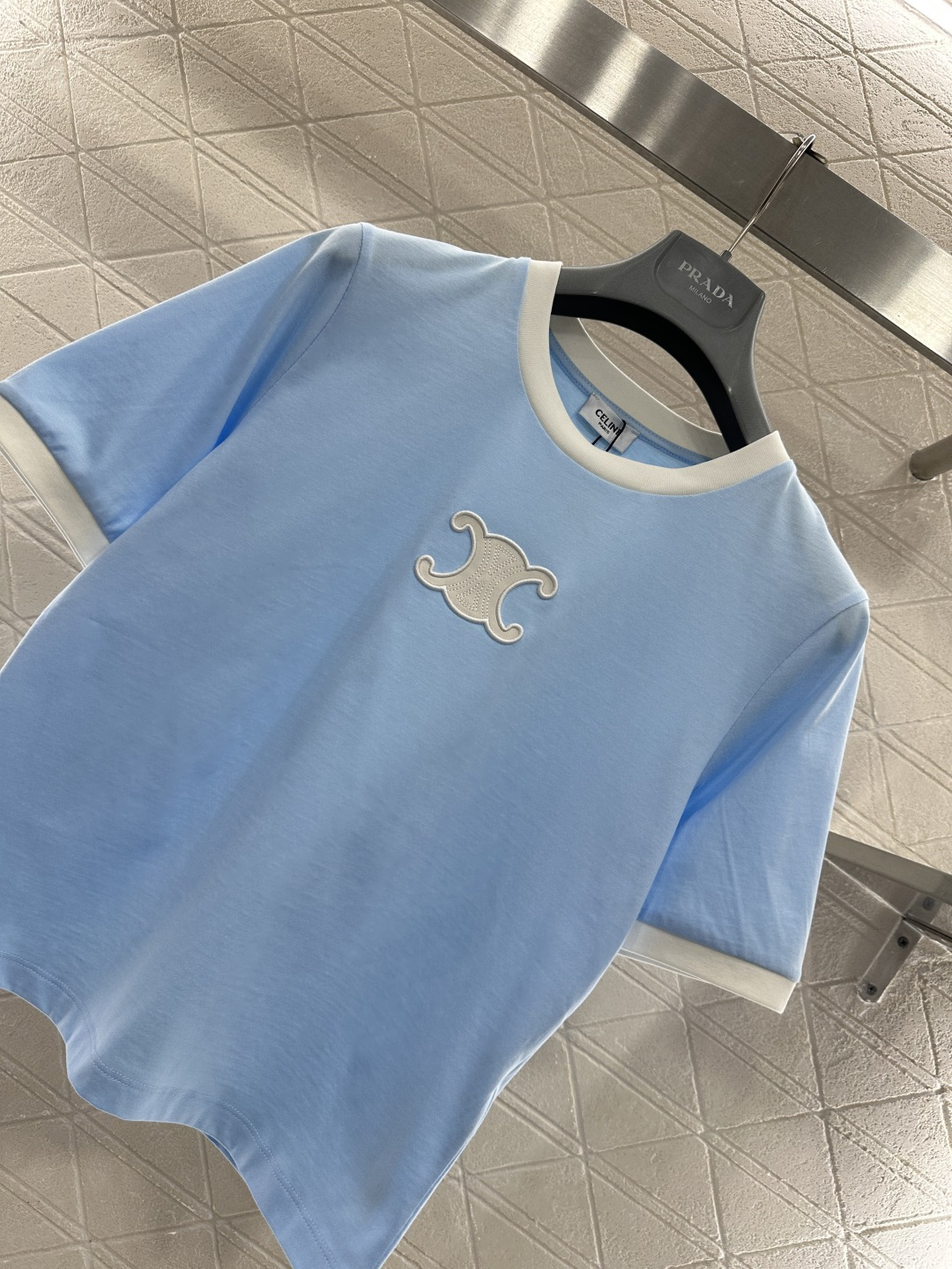 ♥Celin*♥2026新品上架 短款撞色圆领凯旋门𝑇𝑒𝑒定制YB丝光全棉材质，柔软亲肤，舒适有型，短款