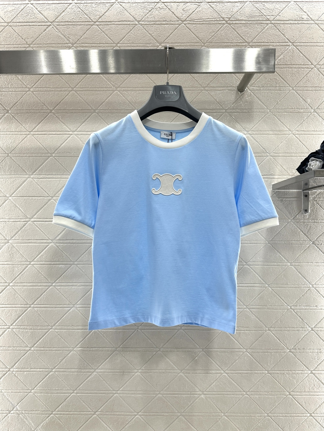 ♥Celin*♥2026新品上架 短款撞色圆领凯旋门𝑇𝑒𝑒定制YB丝光全棉材质，柔软亲肤，舒适有型，短款