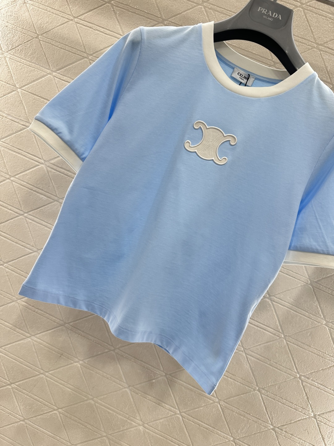 ♥Celin*♥2026新品上架 短款撞色圆领凯旋门𝑇𝑒𝑒定制YB丝光全棉材质，柔软亲肤，舒适有型，短款