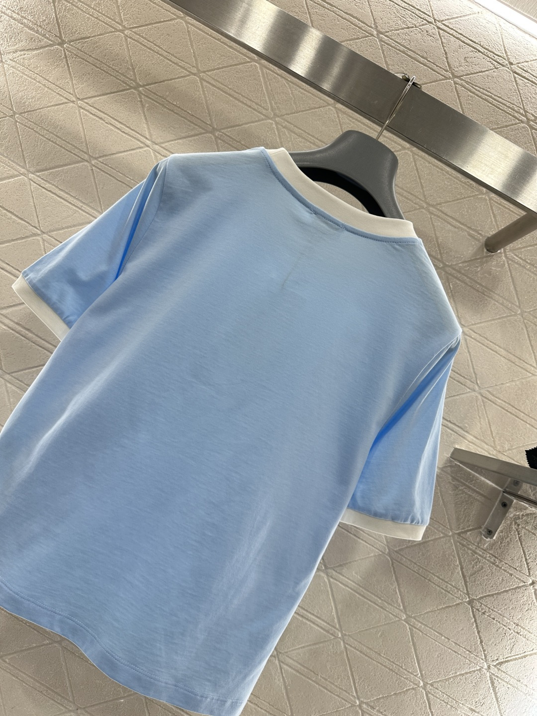 ♥Celin*♥2026新品上架 短款撞色圆领凯旋门𝑇𝑒𝑒定制YB丝光全棉材质，柔软亲肤，舒适有型，短款