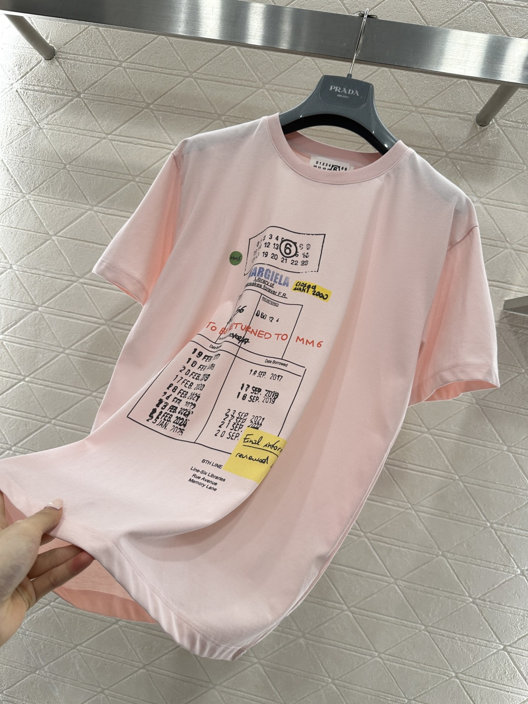 ♥MM6*♥2026新品上架 圆领印花徽标𝑇𝑒𝑒定制YB斜纹全棉材质，质感有型，穿搭舒适，宽松圆领𝑇恤剪