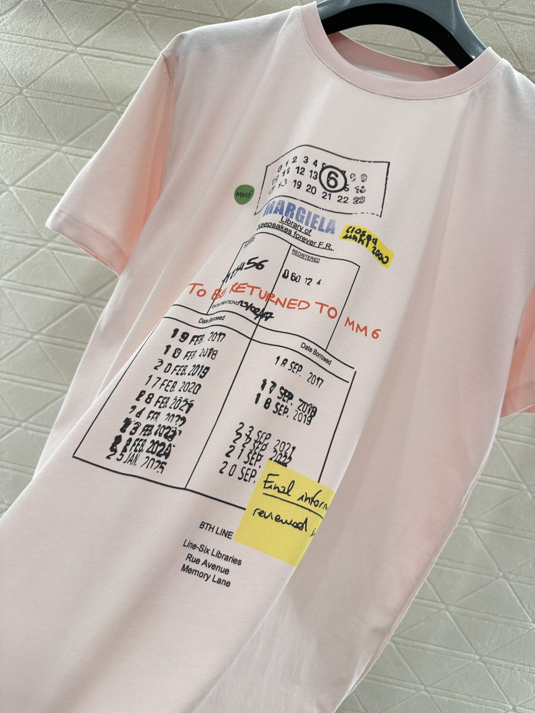 ♥MM6*♥2026新品上架 圆领印花徽标𝑇𝑒𝑒定制YB斜纹全棉材质，质感有型，穿搭舒适，宽松圆领𝑇恤剪