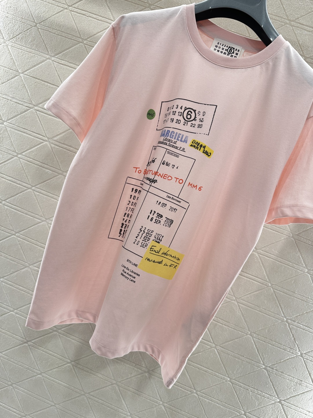 ♥MM6*♥2026新品上架 圆领印花徽标𝑇𝑒𝑒定制YB斜纹全棉材质，质感有型，穿搭舒适，宽松圆领𝑇恤剪