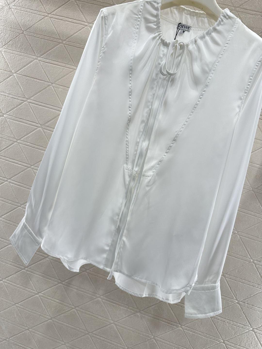 ♥Loew*♥2026新品上架 缎面抽绳衬衫定制YB进口缎面材质，质感光泽，穿搭舒适，抽绳衬衣剪裁，缎面