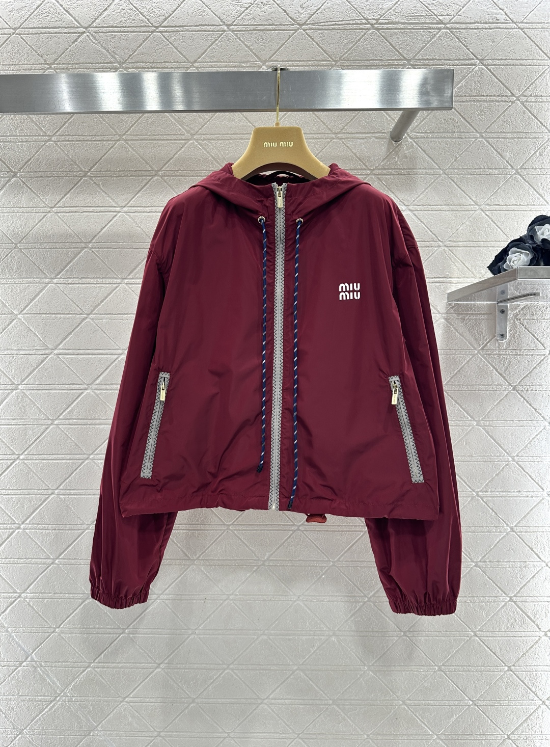 ♥Miumi*♥2026新品上架 连帽外套短裤套装定制YB环保再生尼龙材质，质感光泽，穿搭有型，连帽拉链