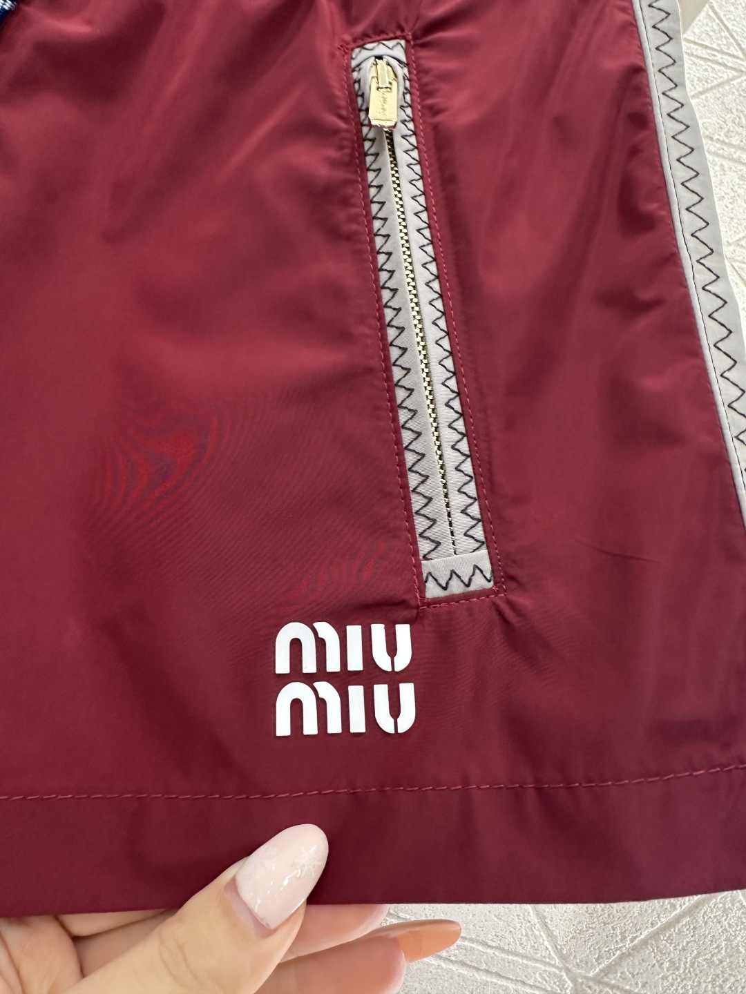 ♥Miumi*♥2026新品上架 连帽外套短裤套装定制YB环保再生尼龙材质，质感光泽，穿搭有型，连帽拉链