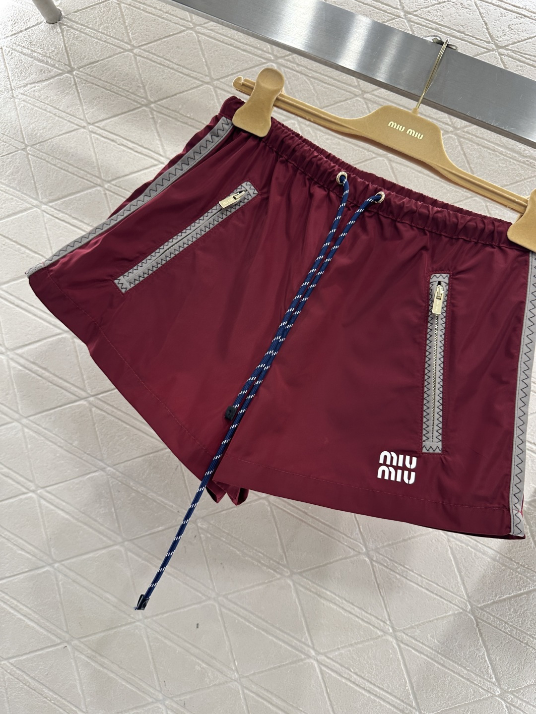 ♥Miumi*♥2026新品上架 连帽外套短裤套装定制YB环保再生尼龙材质，质感光泽，穿搭有型，连帽拉链