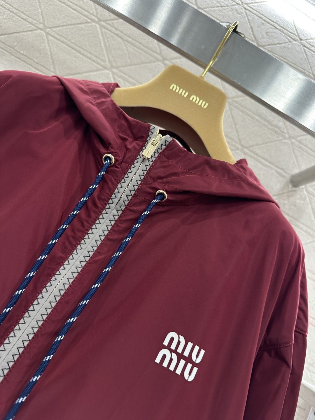 ♥Miumi*♥2026新品上架 连帽外套短裤套装定制YB环保再生尼龙材质，质感光泽，穿搭有型，连帽拉链