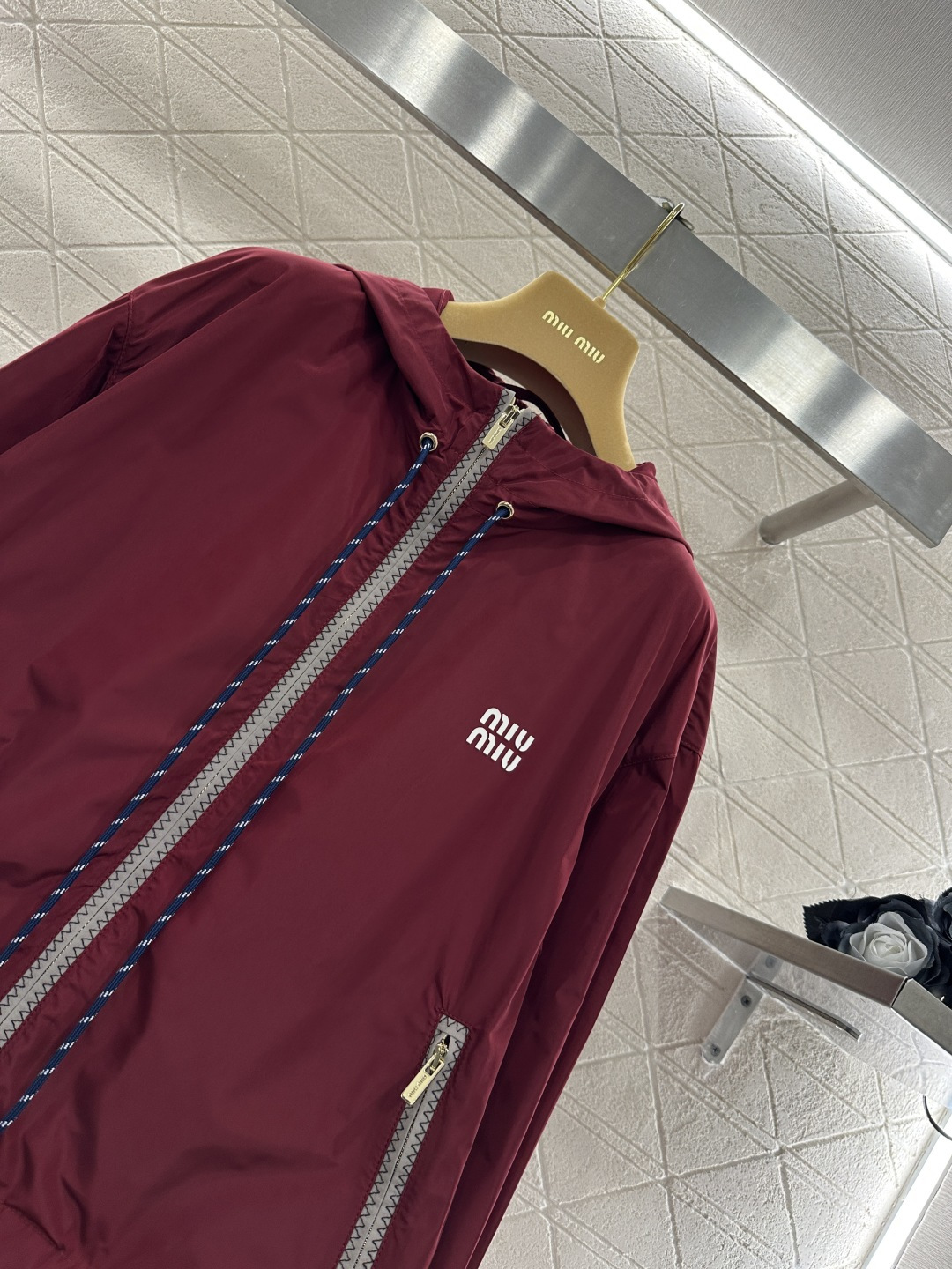 ♥Miumi*♥2026新品上架 连帽外套短裤套装定制YB环保再生尼龙材质，质感光泽，穿搭有型，连帽拉链