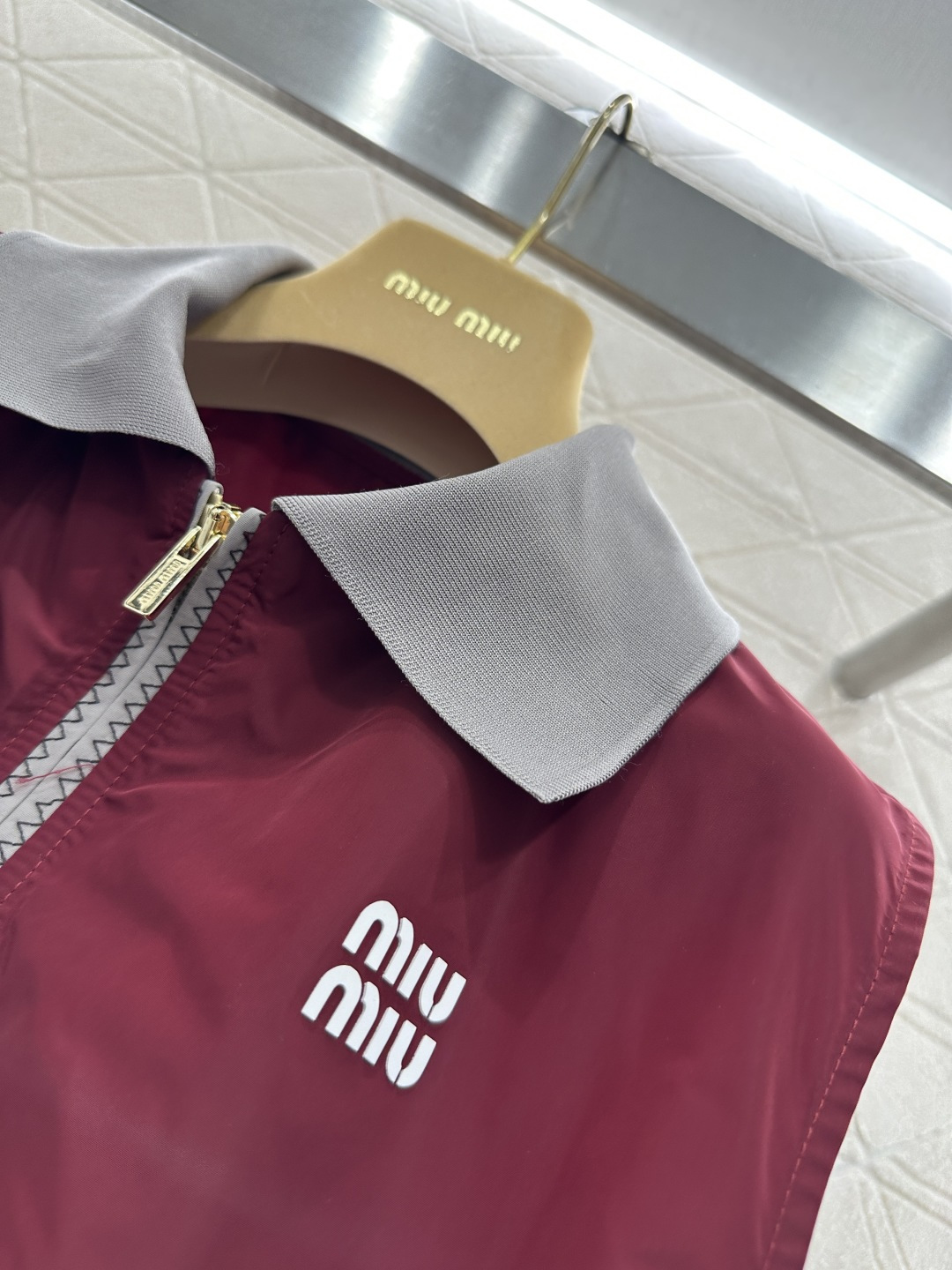 ♥Miumi*♥2026新品上架 翻领马甲半裙套装定制YB进口环保再生尼龙材质，质感光泽，穿搭有型，翻领