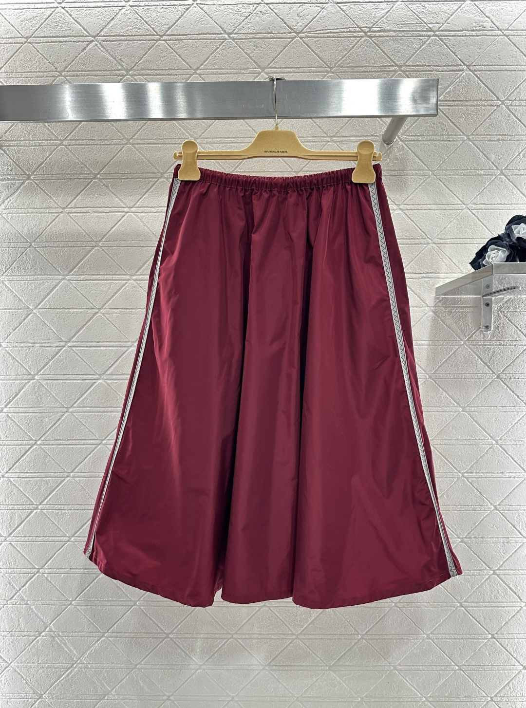 ♥Miumi*♥2026新品上架 翻领马甲半裙套装定制YB进口环保再生尼龙材质，质感光泽，穿搭有型，翻领