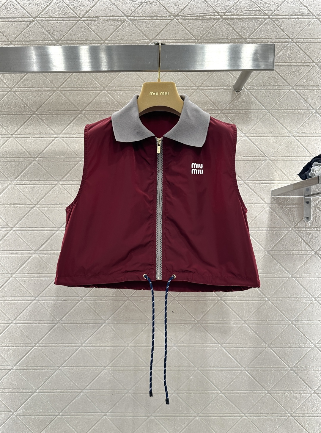 ♥Miumi*♥2026新品上架 翻领马甲半裙套装定制YB进口环保再生尼龙材质，质感光泽，穿搭有型，翻领