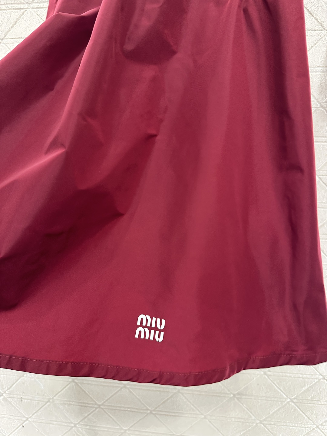 ♥Miumi*♥2026新品上架 翻领马甲半裙套装定制YB进口环保再生尼龙材质，质感光泽，穿搭有型，翻领