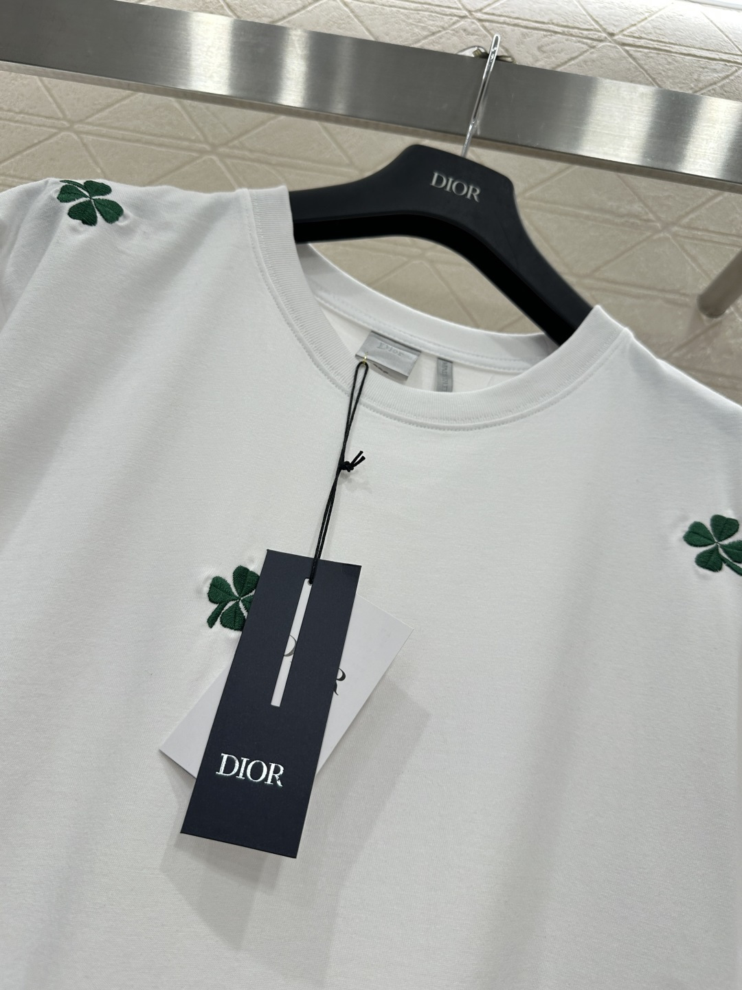 ♥Dio*♥2026新品上架 刺绣四叶草字母徽标𝑇𝑒𝑒定制YB原生全棉材质，质感高级，舒适柔软，圆领宽松