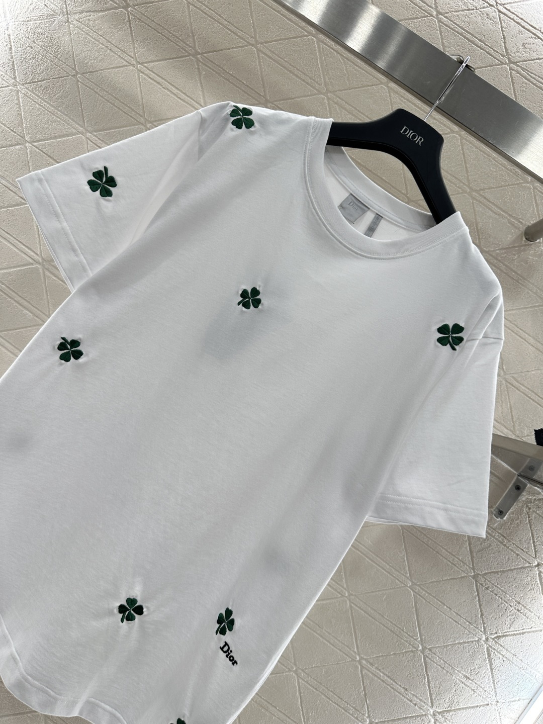 ♥Dio*♥2026新品上架 刺绣四叶草字母徽标𝑇𝑒𝑒定制YB原生全棉材质，质感高级，舒适柔软，圆领宽松