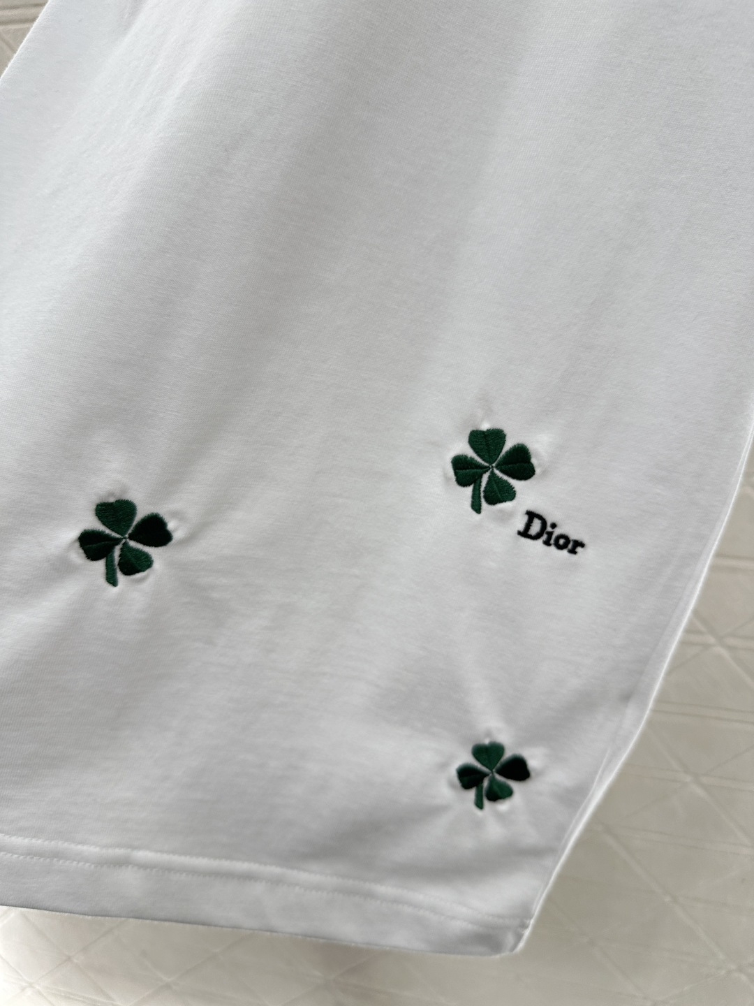 ♥Dio*♥2026新品上架 刺绣四叶草字母徽标𝑇𝑒𝑒定制YB原生全棉材质，质感高级，舒适柔软，圆领宽松